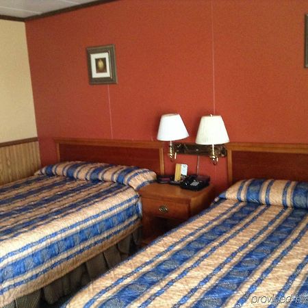 Village Inn Motel - Berrien Springs Bagian luar foto